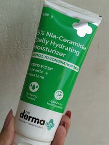 the derma co 5% nia-ceramide Daily Hydrating Cream