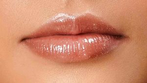 DOT&amp;KEY Glitter Bomb Lip Balm
