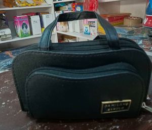 Hnadbag With 3 Zips