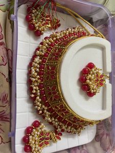Elegant Magenta Pink Pearl Necklace With Mangteka