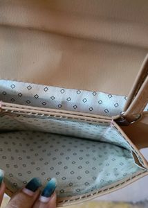 Beige Sling Bag👜