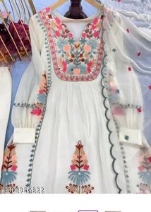 White Floral Embroidered Kurti Set