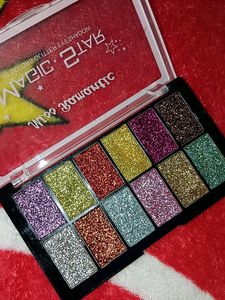 Pretty Giltery Eyeshdow Pallet