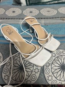 White Strappy heels 👠