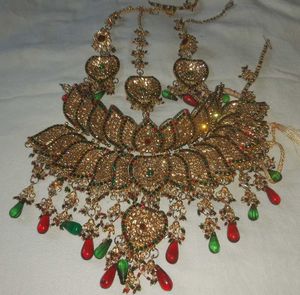 Elegant Gold & Gemstone Bridal Jewelry Set