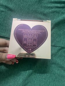 Charlotte TilburyInstant Look Of Love In A Palette