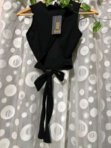 Black Backless style crop top 🌺