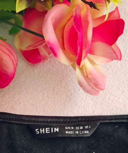 Shein : Black Crop Top