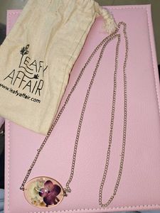 Leafy Affair Floral Pendant Necklace