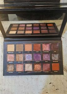 Huda Beauty Desert Dusk Palette.