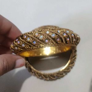 Elegant Gold-Tone Bangle Set