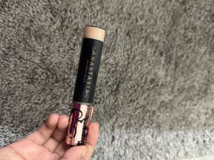 Anastasia Beverly Hills Magic Touch Concealer