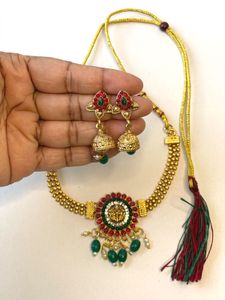 Temple Choker Set
