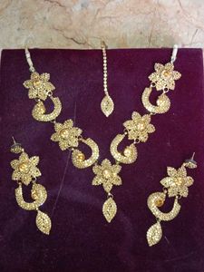Elegant Gold-Tone Jewelry Set