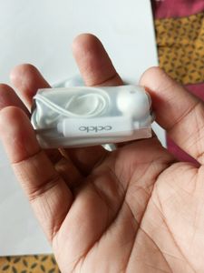 4 pics headphone