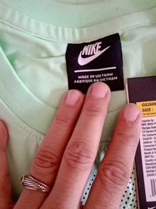 Nike Training Tee brand new