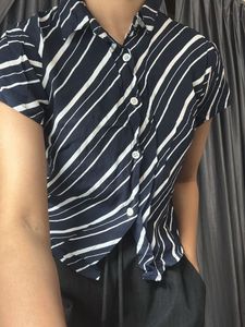Cropped Blue Shirt