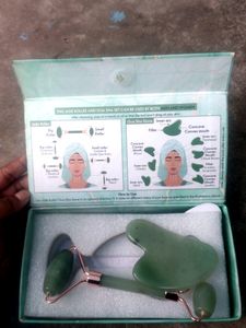 Oriflame Jade Roller &amp; Gua Sha Face Sculpting Set