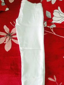 White Jeans With Pocket