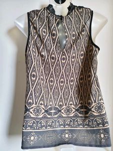 Size Small Elegant Lace Top