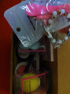 Beauty Bundle: Bracelet &amp; Powder Puff