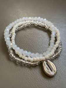 White faceted bead Bracelet ✨