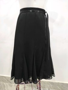 Chic Black Midi Skirt