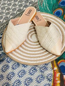 Pointed strap toe beige flat | StreetStyle SSS