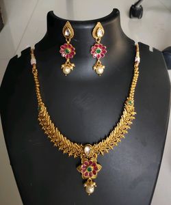 Gold Toned Elegant Necklace With Earring