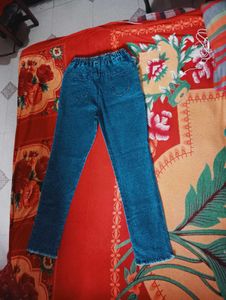 Sanabel Women Jogger Fit Mid Rise Blue Jeans .