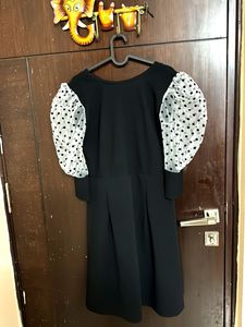 Chic Black Polka Dot Sleeve Dress