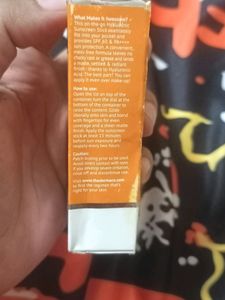 The Derma Co Hyuloric Sunscreen Stick