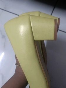 Yellow Heels 👠
