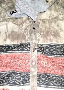 Patterned Women&#39;s Top