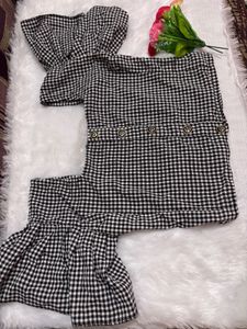 Korean Ruffle Top🎀Gingham style!