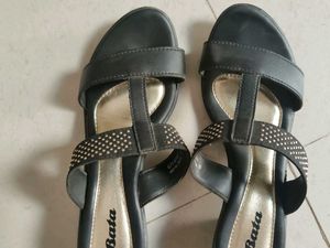 Embellished, Sleek Stylish Pair Of Smart 👠!