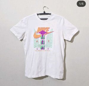 NIKE SWOOSH TEE
