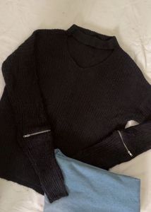 V Neck With Chockar Pattern Top