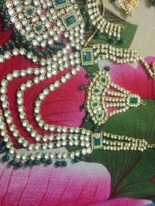 Elegant Kundan Jewelry Set