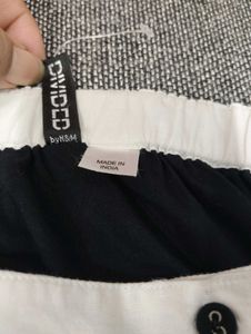 H&amp;M Black &amp; White Tie Top