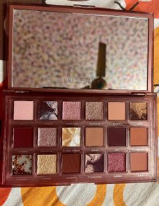 Huda Beauty Naughty Nude Eyeshadow Palette