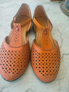 Traditional Juttis And Flipflop/Sandals