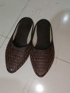 Pointed Bellies