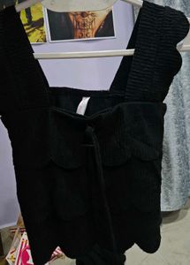 Black Scallop Crop Top