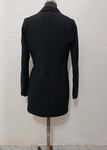 Elegant Black Blazer - Chic Style