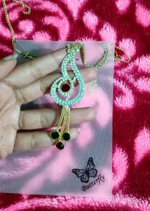 Elegant Crystal Necklace