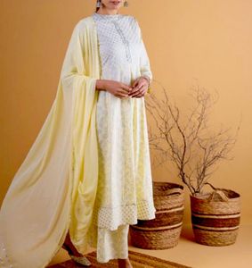 Elegant Embroidered Kurti Pant Set