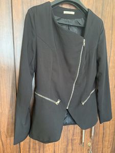 Chic Black Zipper Blazer