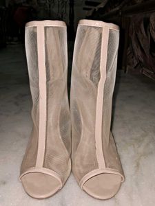 Luxurious Nude Y2k Heels/Size 5/37