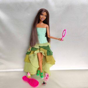 Iconic Barbie Doll + Accessories💚